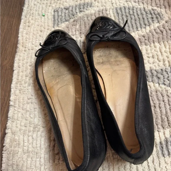 CHANEL • Cap Toe Ballet Flats • Black • 39 - Picture 3 of 8